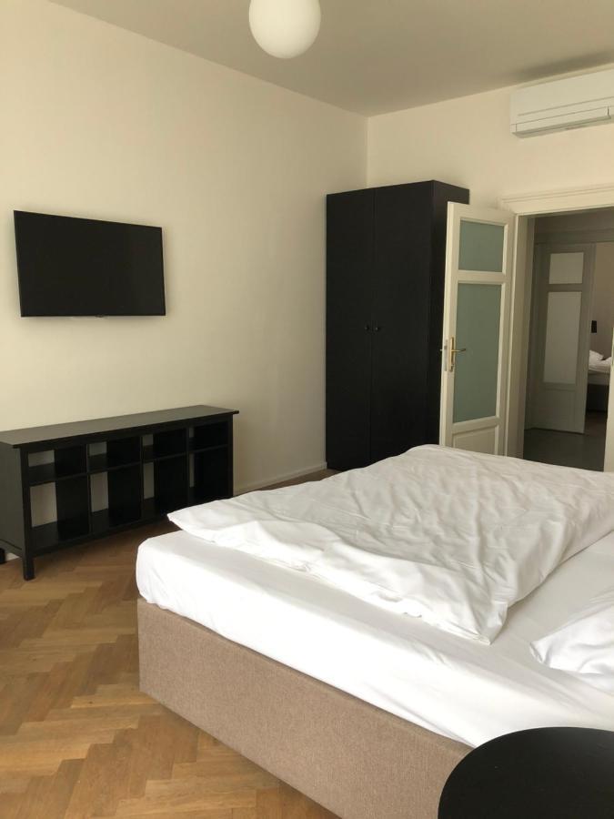 James Hotel & Apartments Praha Bagian luar foto
