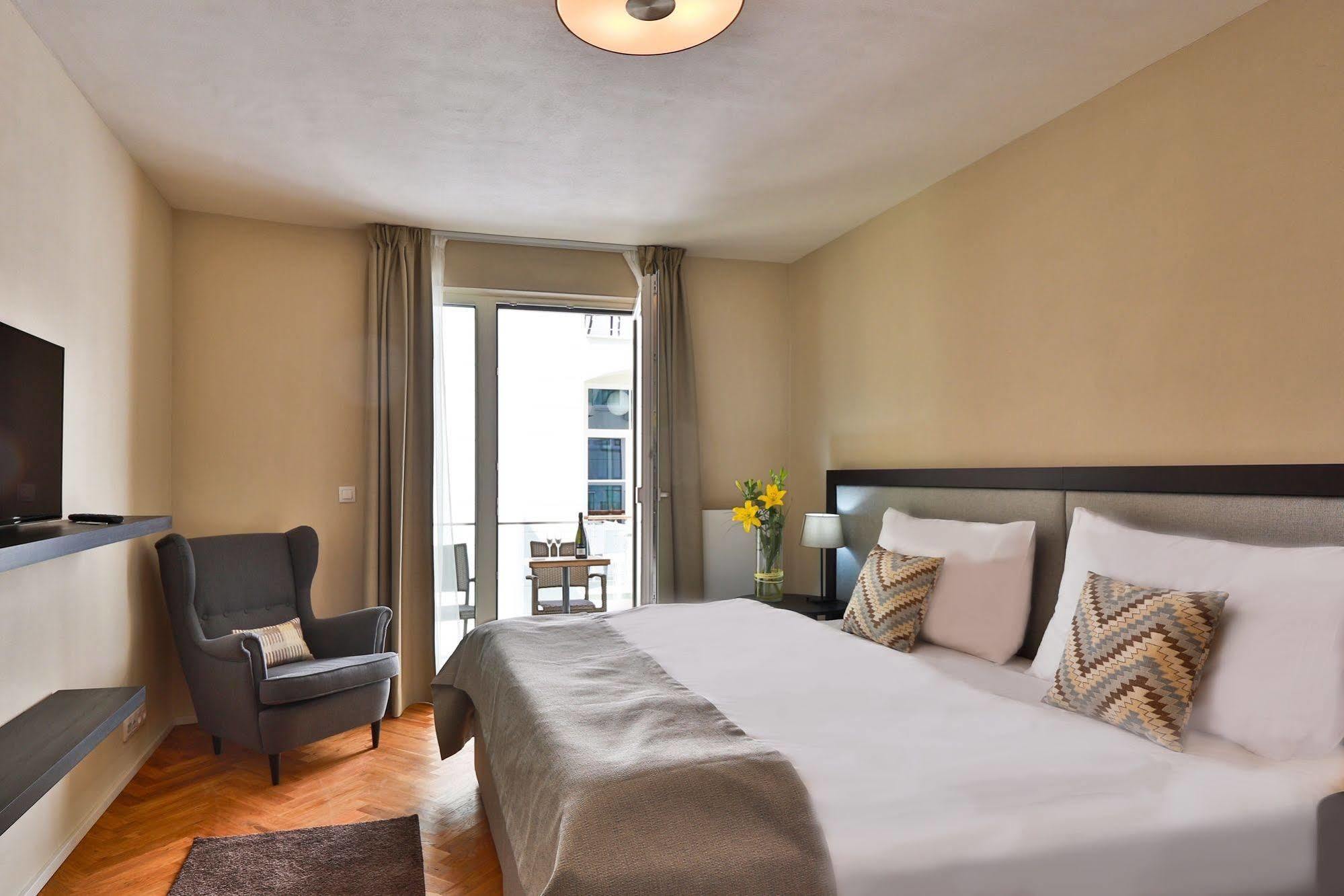 James Hotel & Apartments Praha Bagian luar foto
