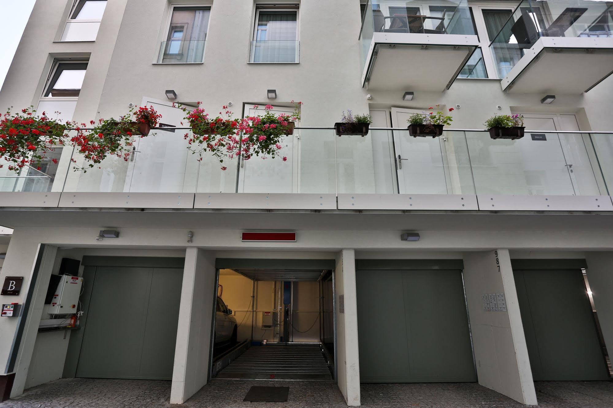James Hotel & Apartments Praha Bagian luar foto