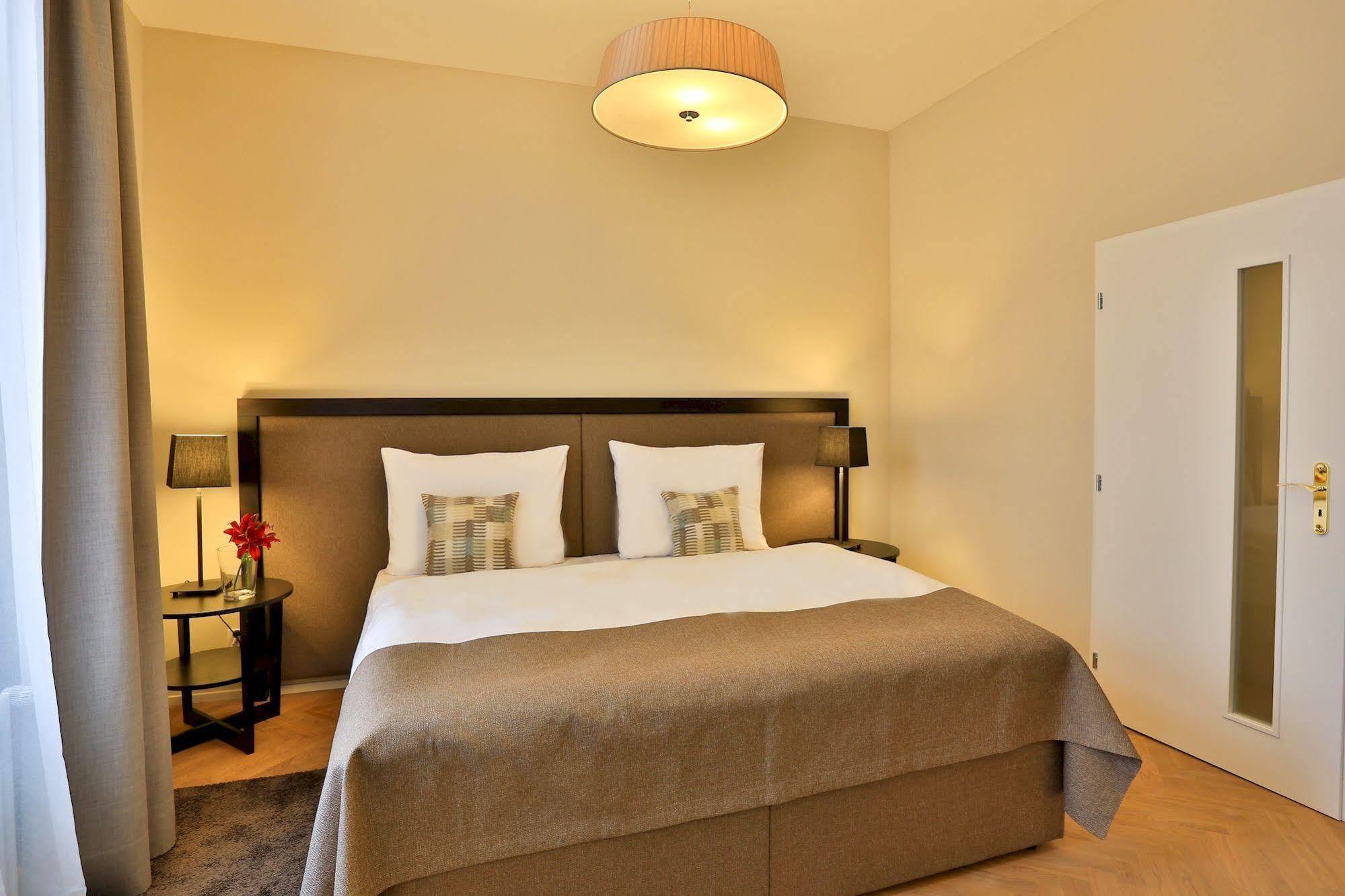 James Hotel & Apartments Praha Bagian luar foto